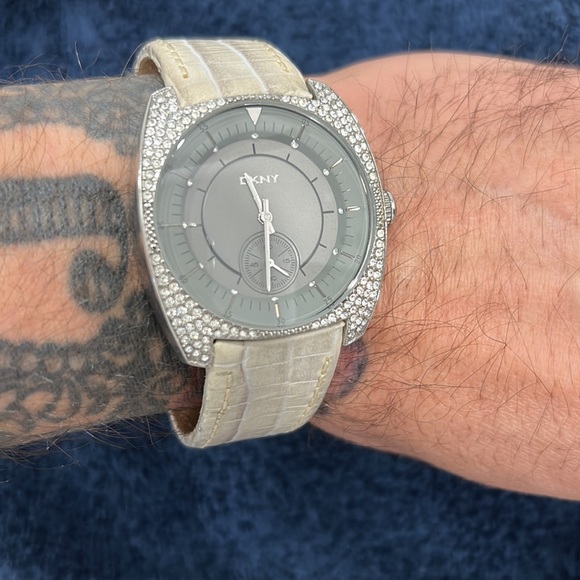 DKNY stainless steel Swarovski crystal leather grey watch - Picture 2 of 4